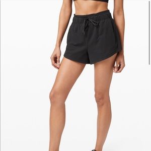 lululemon inner glow short